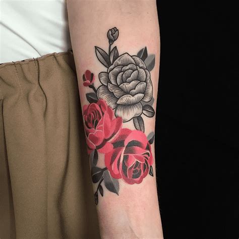 tatuaje rosa antebrazo|tatuajes en el brazo anterior.